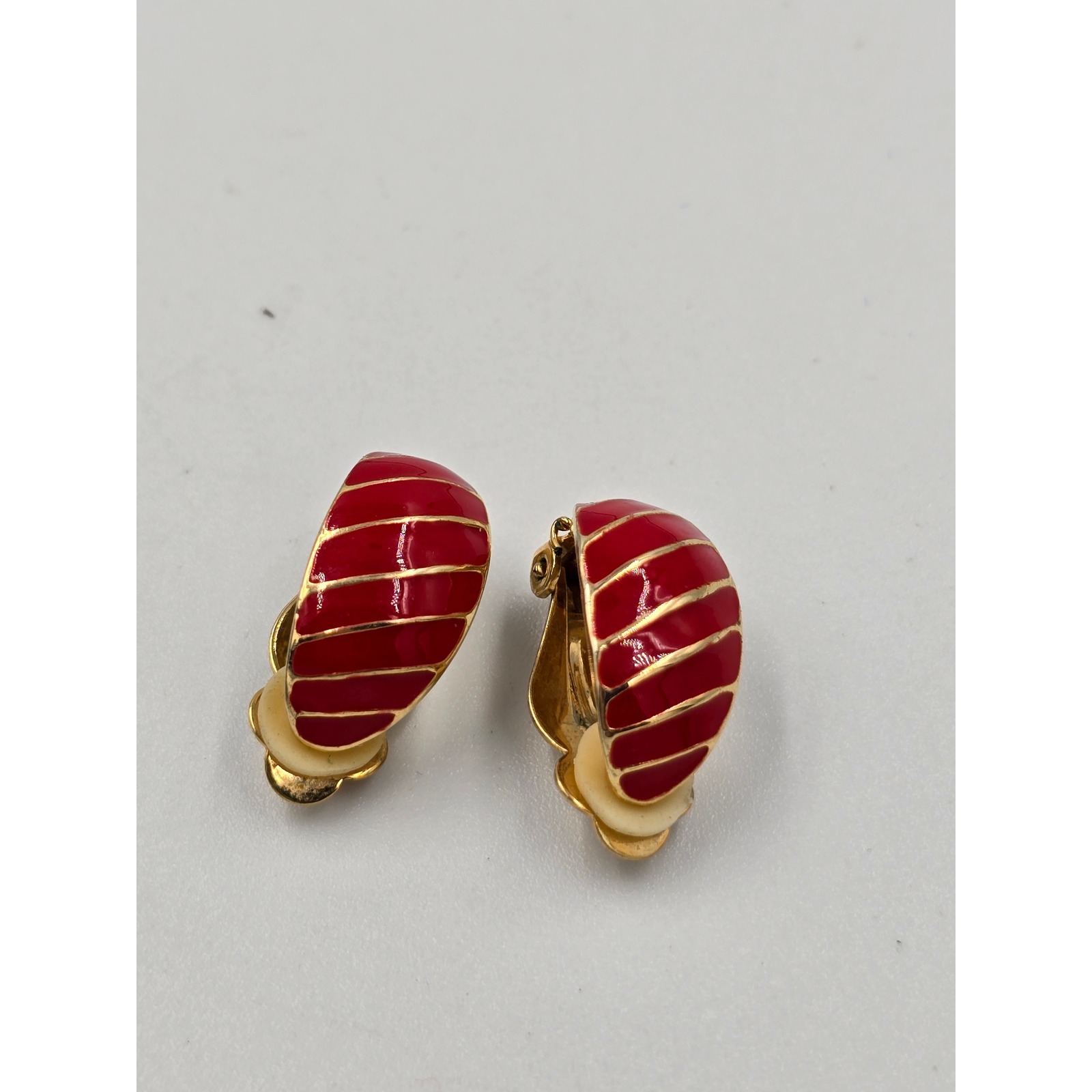 Vintage Red Enamel Gold Tone Striped Clip-On Earrings Half Hoop Style 17$